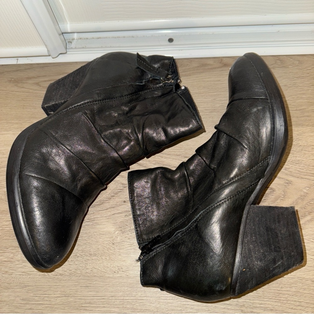 Sofft Black Boots Size 9.5 Women's Leather Upper Zip Up